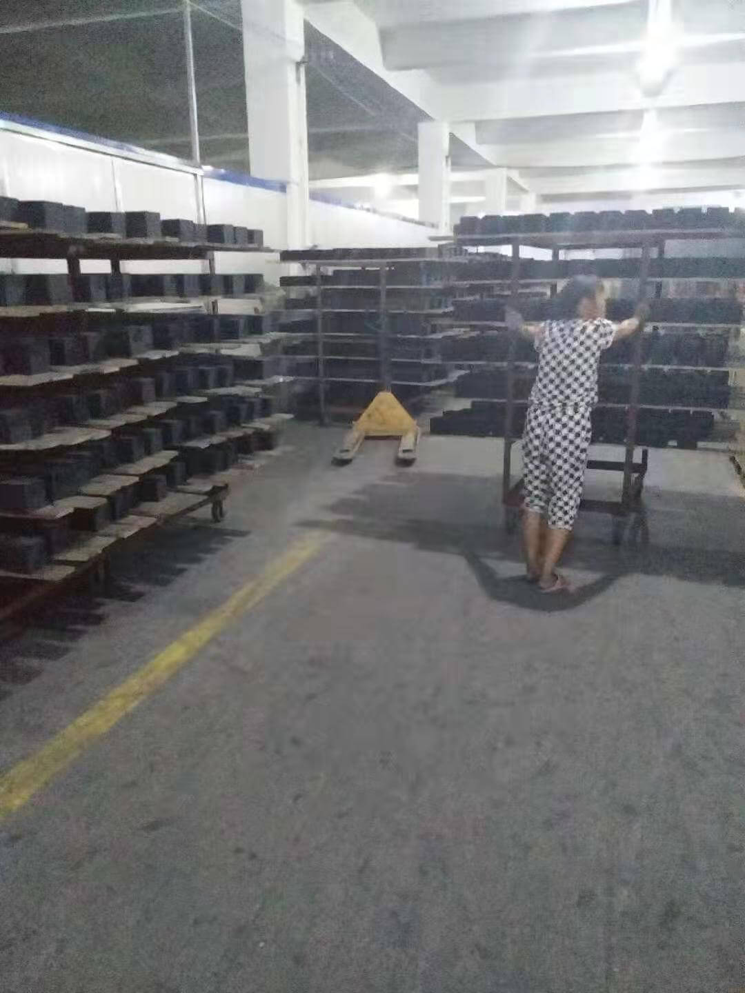 <a href=http://www.fliange.cn/fwzhxt/ target=_blank class=infotextkey>蜂窩活性炭</a>3000m3大型倉庫