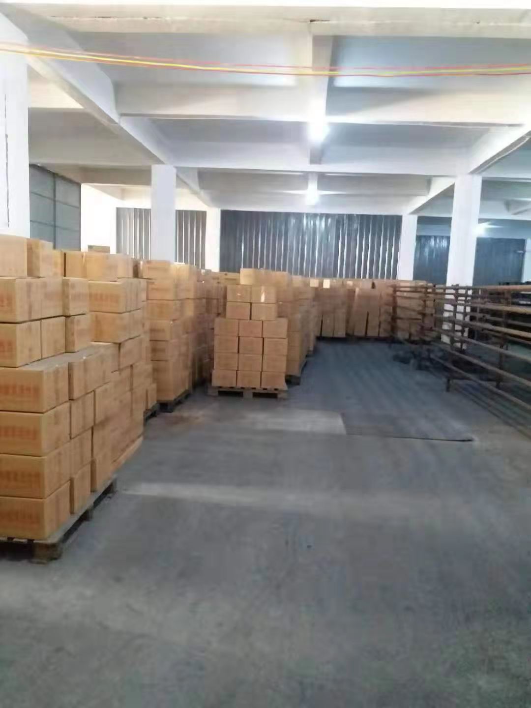 存放<a href=http://www.fliange.cn/fwzhxt/ target=_blank class=infotextkey>蜂窩活性炭</a>倉庫